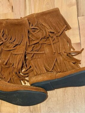 Minnetonka Brown Suede Fringe Moccasin Boots Size 10